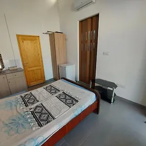 Anna 10 Min Walk From The Pensjonat Larnaca